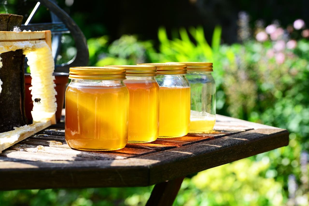хранить мед не сложно надо соблать лишь некоторые правила